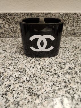 Luxury Black High Gloss Toothbrush Holder – White Logo Detail